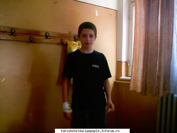 deci aici punem poze cu colegutii care ii urati ji una ii urask dar neah :rotfl:  :rotfl:  :rotfl: