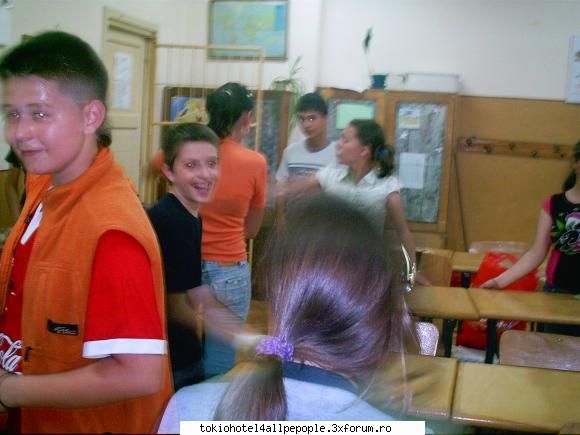 ji asta ii ala de la care toata scoala a aflat ca ascult th :x  :x  :x  :x ufff ce ca in toata sc nu