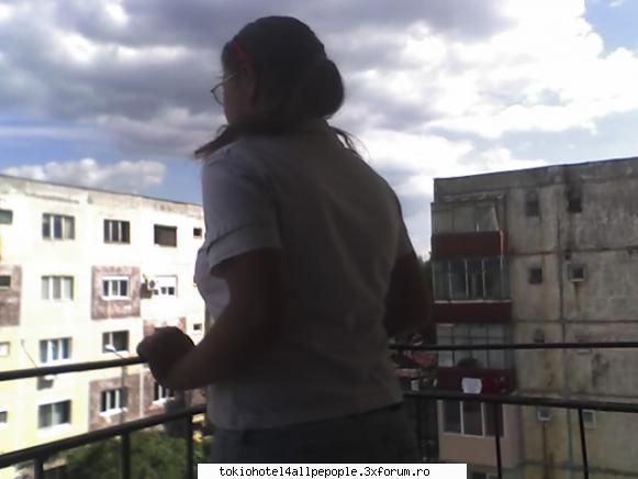 is cu capul in nori :rotfl:  :rotfl:  :rotfl: